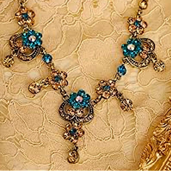 Medieval Vintage Love Flower Pendant Necklace Blue Sparkling Sapphire Stones - Picture 13 of 15